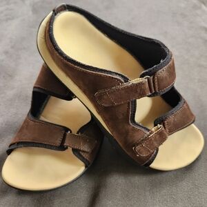 Akaishi Brown Suede Women's Sandals, Double Strap, Adjustable Width, Size 8
